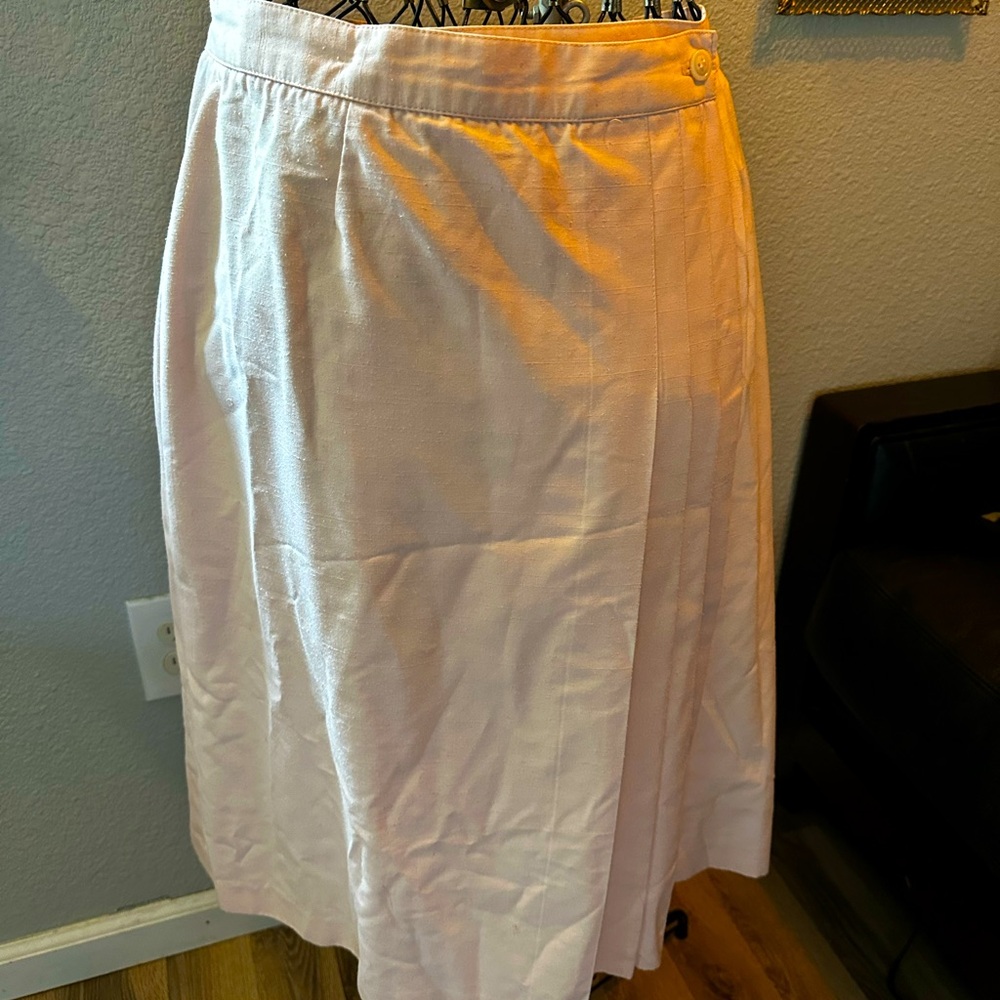 Cute pink 80s skirt with pleat detail